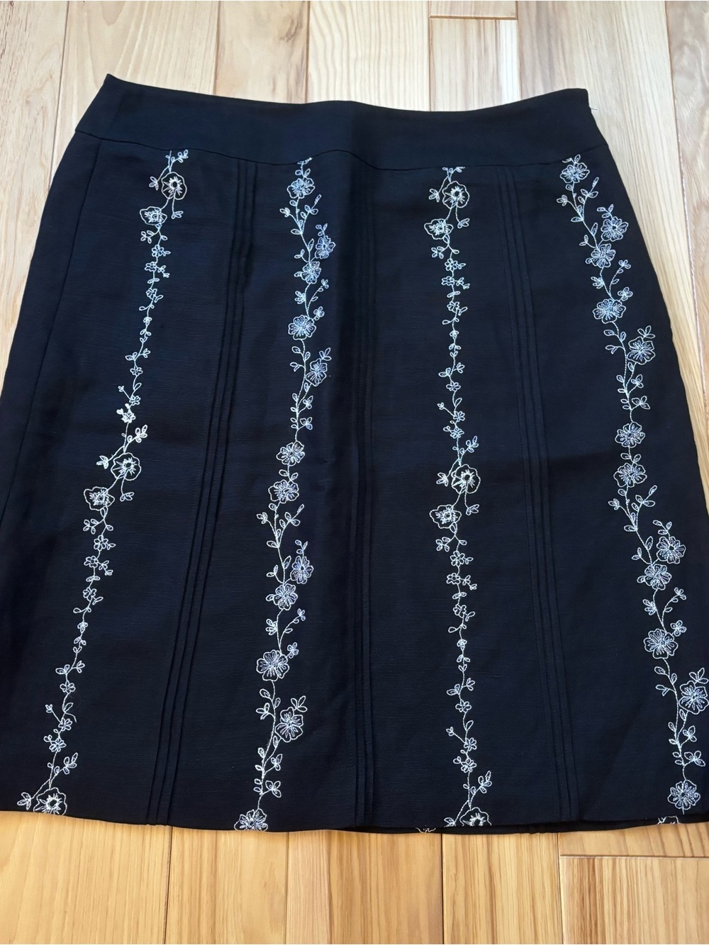 Y2K LOFT Linen Blend Black Floral Embroidered Skirt